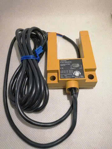 CẢM BIẾN E3S-GS3E4 2M